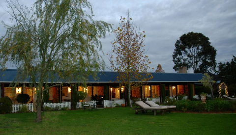 Paringa House B&B Stone Cottages - Dalby Accommodation 2