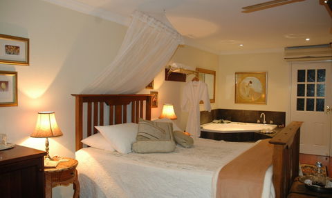 Paringa House B&B Stone Cottages - Dalby Accommodation 4