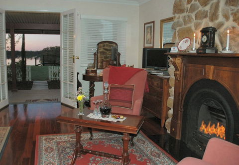 Paringa House B&B Stone Cottages - Dalby Accommodation 6