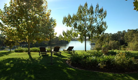 Paringa House B&B Stone Cottages - Dalby Accommodation 8