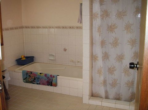 The Folly Holiday Home - Dalby Accommodation 3