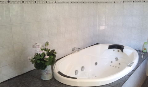 Angaston Rose B&B - Dalby Accommodation 4