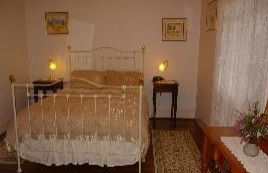 Naimanya Cottage - Dalby Accommodation 1