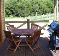 McLaren Ridge 3 - McLaren Ridge Log Cabins - Dalby Accommodation