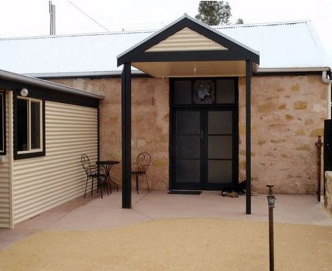 The Cottage At Ramco - Dalby Accommodation 6