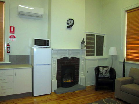 Clydesdale Cottage B&B - Dalby Accommodation 2