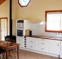 The Old Oak Bed and Breakfast - The Shearing Quarters - Dalby Accommodation