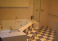 Naracoorte Cottages - MacDonnell House - Dalby Accommodation 4