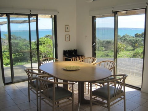 Wallaby Beach House - Dalby Accommodation 5