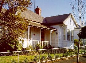 Majestic View (Emily Cottage) - Dalby Accommodation 0