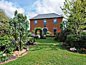 Mrs Currie's House B&B - Dalby Accommodation 0