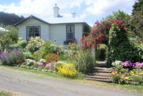 Castle Forbes Bay House - Dalby Accommodation 0