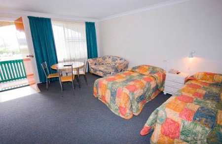 Tamar River Villas - Dalby Accommodation 3