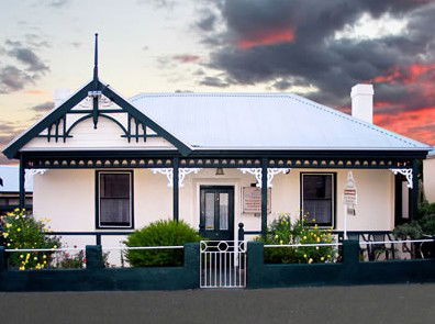 Touchwood Cottages - Dalby Accommodation 1