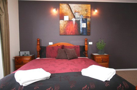 Oakley Place Townhouse - Tasmanian Short Stays - Dalby Accommodation 4