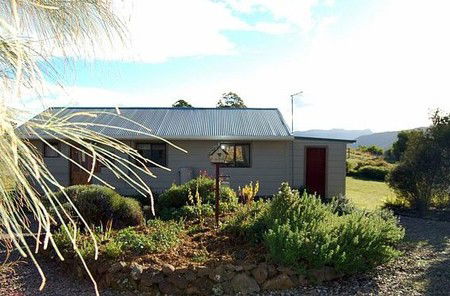 Engadine Cottage - Dalby Accommodation 1