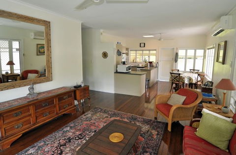 Cairns Holiday Homes Wilks House - Dalby Accommodation 1