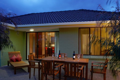 Wyndham Seven Mile Beach - Dalby Accommodation 5