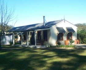 Hillcrest Cottage - Dalby Accommodation 0