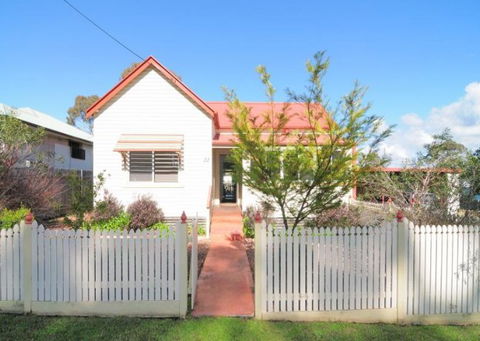 Diamond Cottages - Dalby Accommodation 0