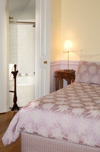 Hyams Beach Seaside Cottages - Dalby Accommodation 2