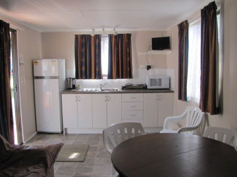 Palm Beach Caravan Park - Dalby Accommodation 2