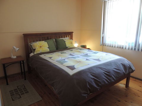 A Paradise Bungalow Waterfront - Dalby Accommodation 2