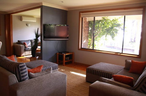 Plantation Point Beach House - Dalby Accommodation 3