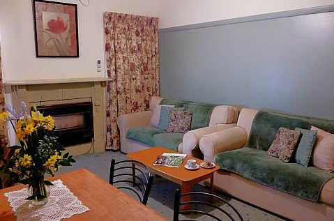 Ripon Cottage - Dalby Accommodation 2