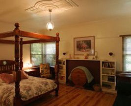 Ballarat Cottages - Dalby Accommodation 4