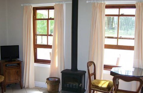 Hillcrest Cottage - Dalby Accommodation 3