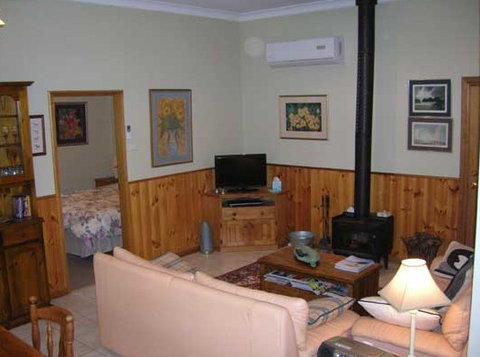 Bundara Farm Cottages - Dalby Accommodation 1