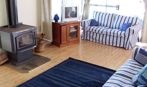 Bush And Bay Cottage - Dalby Accommodation 4