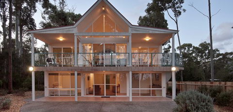 Lochani On The Bay - Dalby Accommodation 0