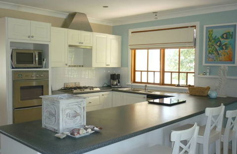 By The Bay - Dalby Accommodation 4