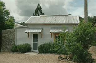 Mavis's Kitchen and Cabins - Dalby Accommodation