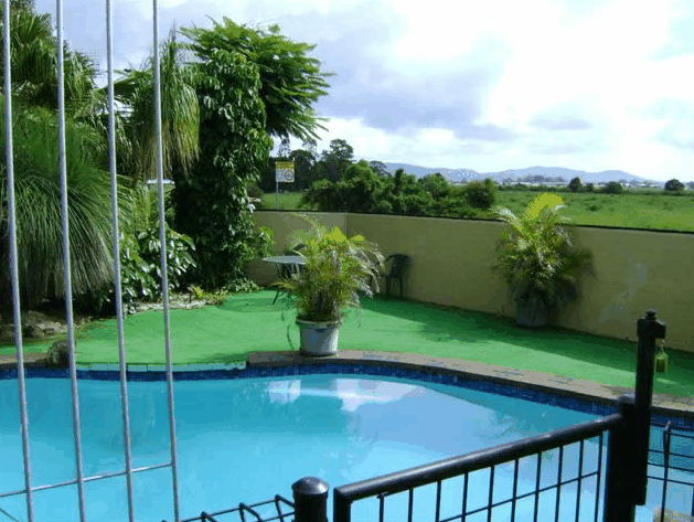 Poinciana Motel - Dalby Accommodation 1