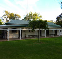 Lake Victoria Station Lodge - Dalby Accommodation