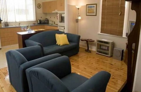 Emaroo Cottage On Williams Street - Dalby Accommodation 0