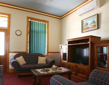 Jadan Cottages - Dalby Accommodation 1