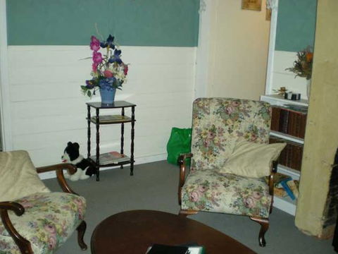 Kookaburra Cottage - Broken Hill - Dalby Accommodation 3