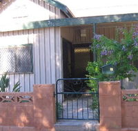 Miffys Cottage - Dalby Accommodation