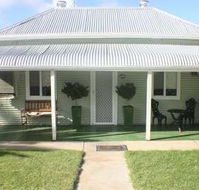 Unique Outback Cottages - Hebbard Cottage - Dalby Accommodation