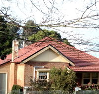 Batlow House - Dalby Accommodation