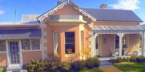 Cromwell House - Dalby Accommodation 0
