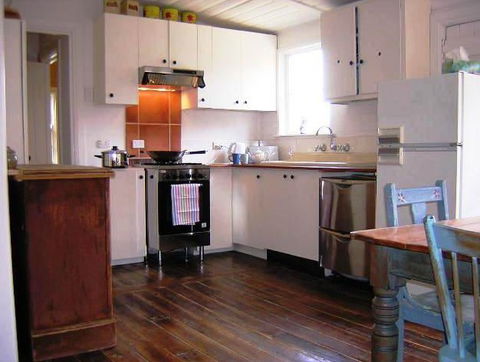 Cooma Cottage - Accommodation - Dalby Accommodation 2