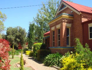 Tumut Accommodation Sefton House - Dalby Accommodation 2