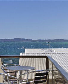 Magnus Street Treetops - Dalby Accommodation 2