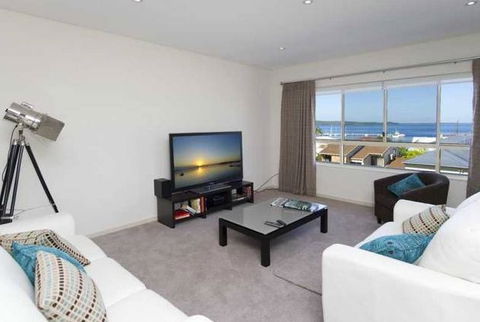 Flagship - Alta Mira - Dalby Accommodation 1
