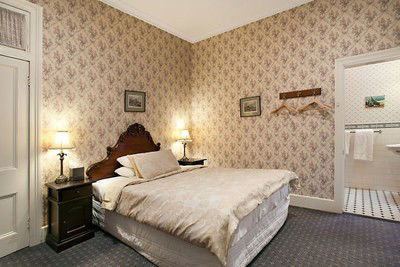 The Old George And Dragon Guesthouse - Dalby Accommodation 3